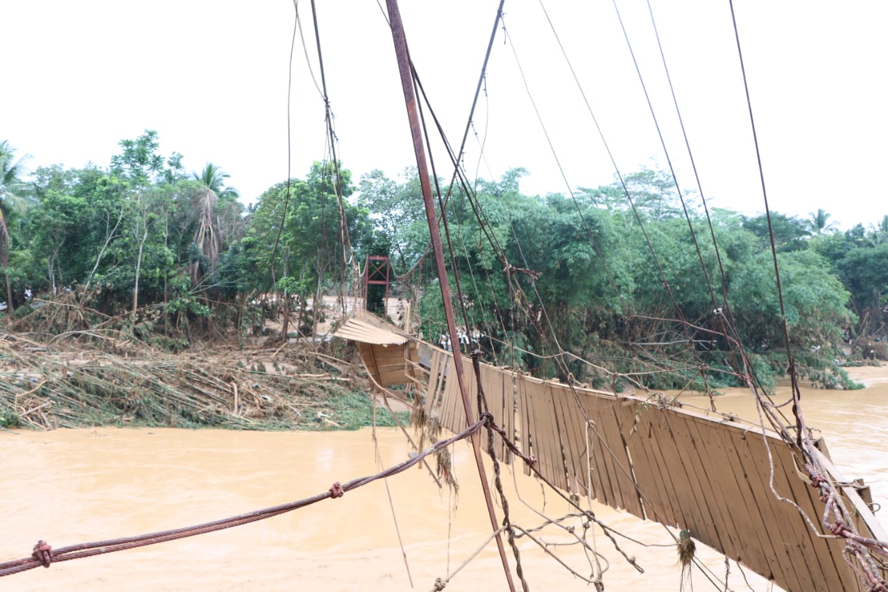 Jembatan putus sajira