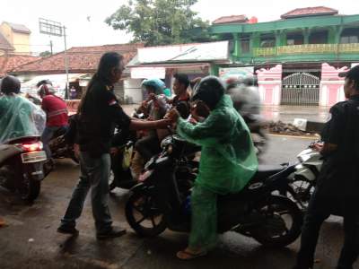 Geram Banten Bagikan Takjil di Serang