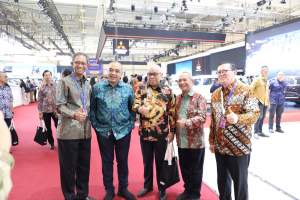 Bupati Zaki Hadiri Pembukaan Pameran Otomotif