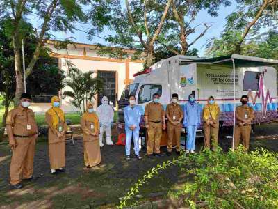 Warga Legok Tangerang Antusias Manfaatkan Layanan Swab PCR Mobil Keliling di Kantor Kecamatan Legok