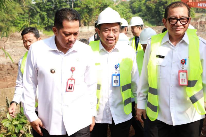 Pj Bupati Letakan Batu Pertama Pembangunan Embung Perum Sudirman