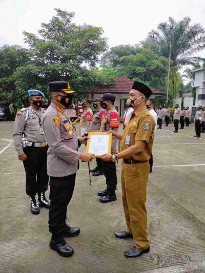 Bantu Pelaku Menangkap Pelaku Penjambretan, Oding Diganjar Penghargaan