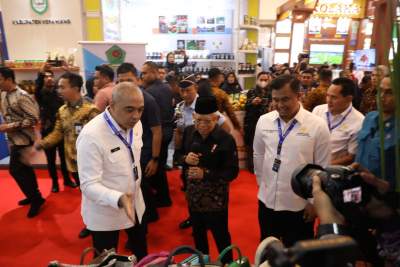 Pemkab Tangerang Perkenalkan Tas dari Kulit Buaya dan Sepatu Batik di Expo APKASI 2023