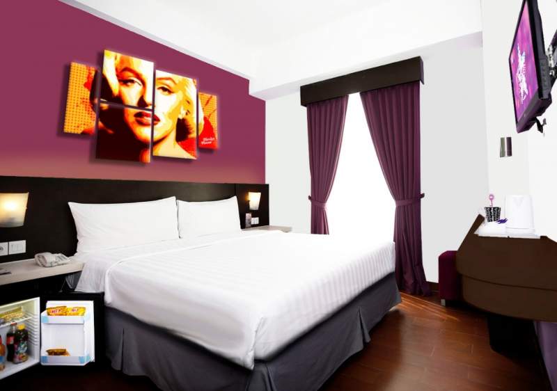 Interior kamar Fame Hotel Gading Serpong