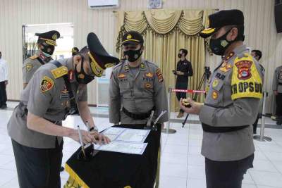 Foto : Kapolda Banten Irjen Pol Drs. Fiandar Pimpin Sertijab Wakapolda brigjen Pol Drs. Wirdhan Denny, M.M., M.H