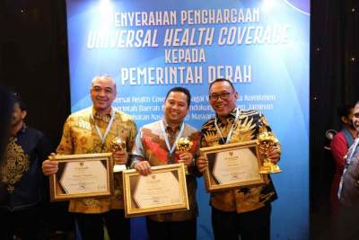 Terima Penghargaan UHC, Bupati Harap Akhir Tahun 2023 Bisa Lebih Dari 99 % Jadi Peserta Program JKN