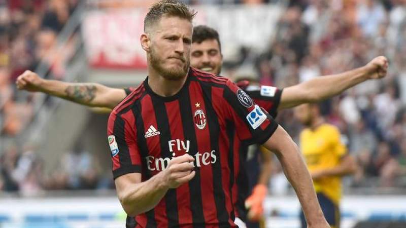 AC Milan Bakal Lepas 3 Bek pada Musim Panas