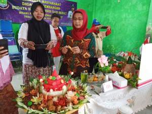 Meriahkan HUT RI ke-74, Desa Cikasungka Gelar Lomba Menghias Tumpeng