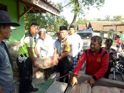 Kapolsek Cisoka Berikan Bantuan untuk Pembangunan Masjid Al-Fallah Solear