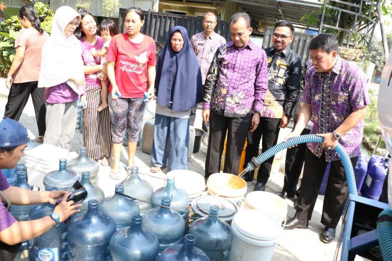 Pemkab Tangerang Distribusikan Air Bersih ke Warga Terdampak Kekeringan