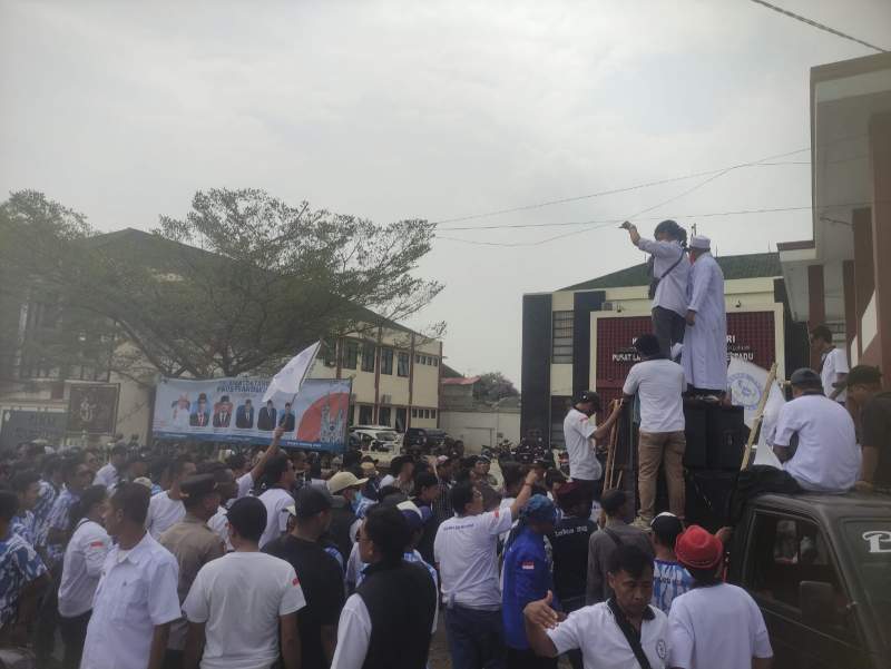 Diduga Oknum ASN Lakukan Pungli, Ratusan Anggota BBP Geruduk Kantor Kemenag Lebak