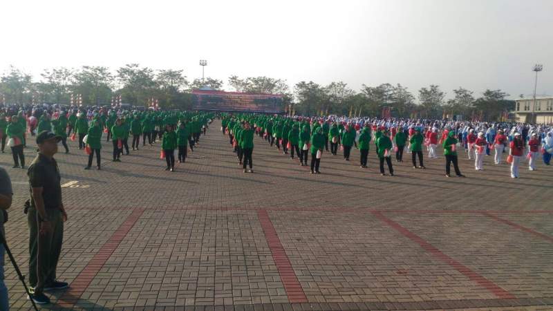 Senam gemu famire di Lapangan Parkir ICE BSD, Pagedangan, Kabupate Tangerang.