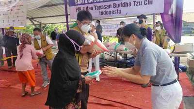 Warga Pakuhaji dan Kosambi Dapat Giliran Paket Sembako Dari PIK 2 dan Buddha Tzu Chi