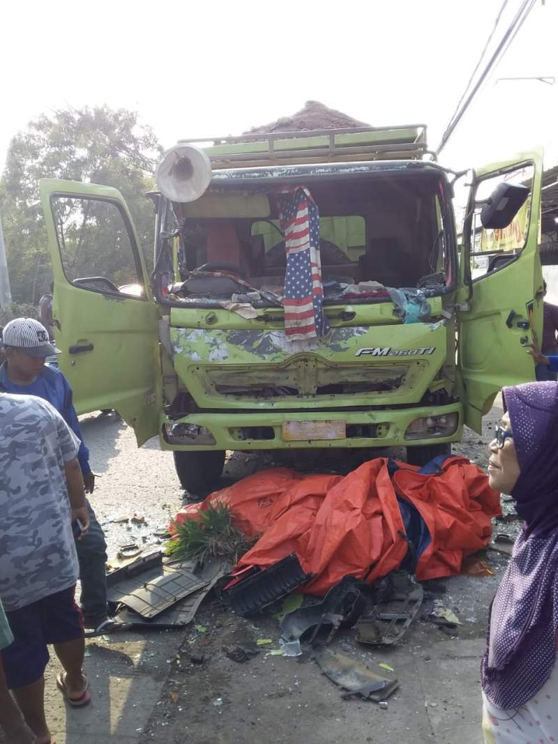 Warga Teluknaga Amuk Truk Tanah