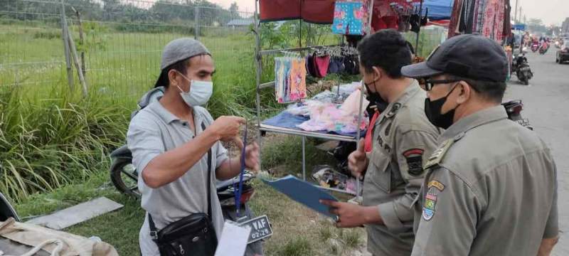 Satpol PP Edukasi Protokol Kesehatan Pedagang di Perum Sudirman Indah Tigaraksa