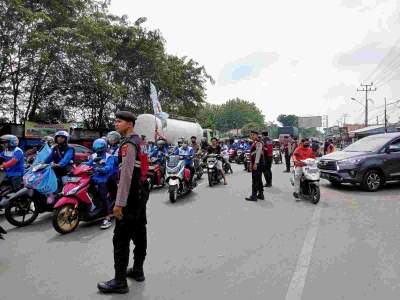 Sat Samapta Polres Serang Amankan dan Kawal Pemberangkatan Massa Aksi Buruh AB3