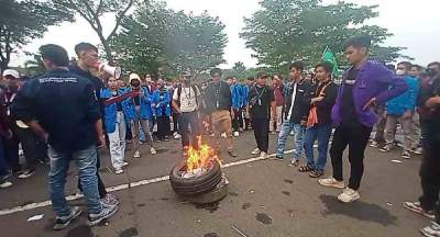 Aliansi Mahasiswa Geruduk DPRD Kabupaten Tangerang