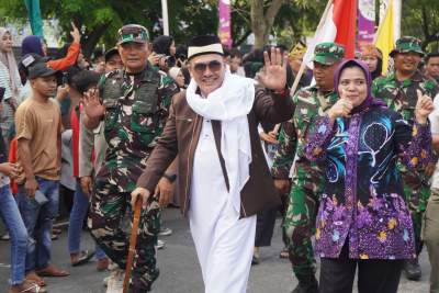 Camat Pimpin Karnaval Kontingen Kecamatan Cisoka