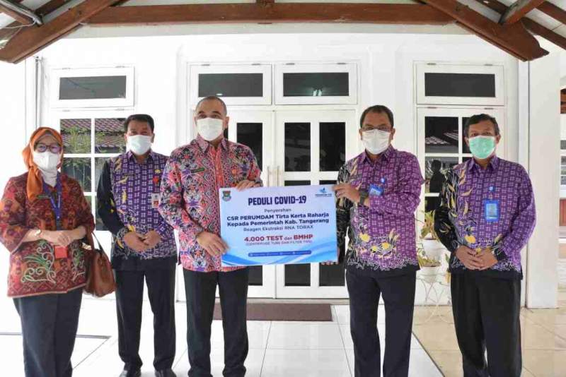 Bupati Tangerang Terima 4.000 Reagen PCR Dari Perumdam TKR