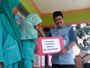 SDN III Pasar Kemis Santuni 35 Anak Yatim Piatu