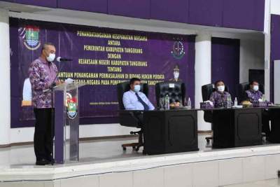 Foto : Bupati A. Zaki Iskandar dan Kejari Kabupaten Tangerang H. Bahrudin Kerjasama Penanganan Permasalahan Bidang Hukum Perdata dan Tata Usaha Negara