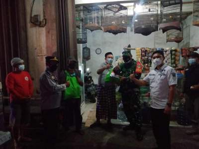 Kapolsek Cisoka Bersama Muspika Salurkan Bantuan Sembako Kepada Masyarakat Yang Terdampak Di PPKM Level 4