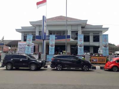 Diduga Oknum Satpam Bank BRI Halangi Tugas Wartawan