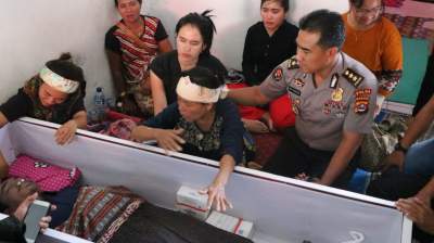 Kabid Humas Polda Banten Melayat ke Kediaman Alm Mazmur Tua Marbun