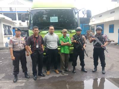 Satbrimob Polda Banten Kawal Logistik Pemilu Menuju Gudang KPU Tigaraksa