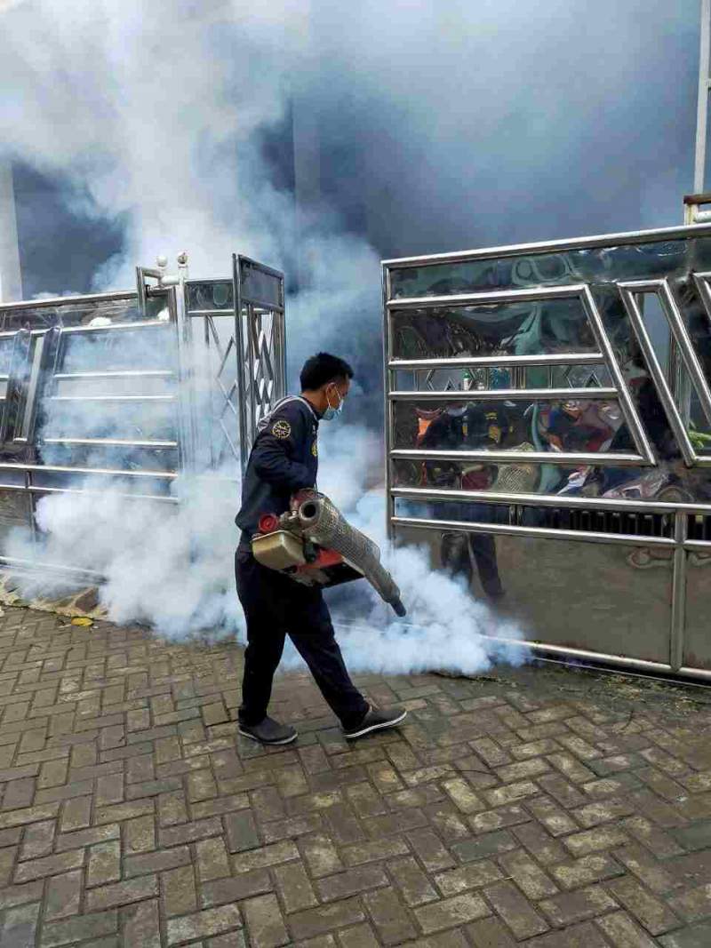 Foto : Puskesmas Cikuya Fogging Perumahan Taman Kirana Basmi Jentik Nyamuk