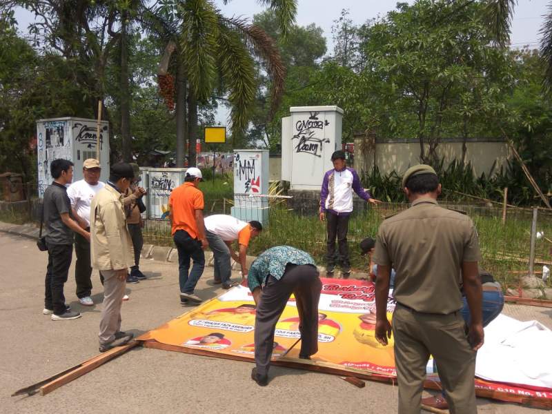 Bawaslu Kabupaten Tangerang Tertibkan Alat Peraga Kampanye Liar