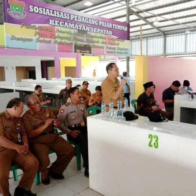 Di Pasar Tradisional Pelangi, Ratusan Pedagang Serbu Pengundian Lapak