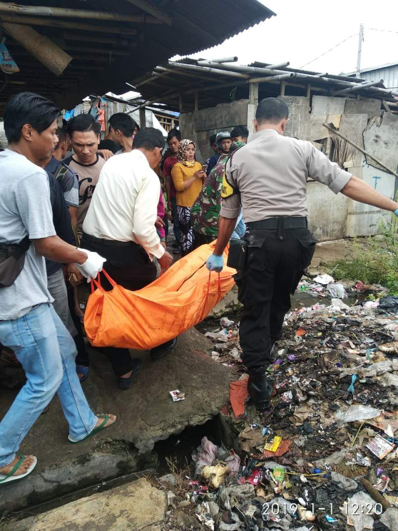 Di Pasar Sentiong Balaraja, Suami Istri Tewas Bunuh Diri