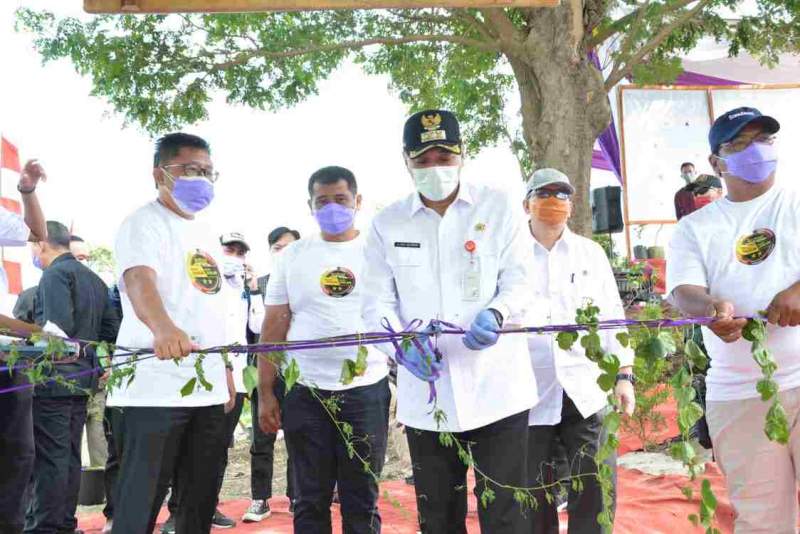 Foto : Bupati Tangerang A. Zaki Iskandar Meresmikan Bank Sampah Sungai Cirarab Dan Waste Trap Cirarab