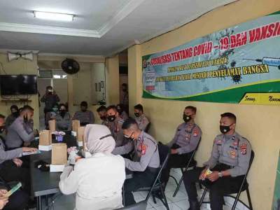 Foto : Biddokkes Polda Banten Beri Pemahaman Sosialisasikan Covid-19 dan Vaksin