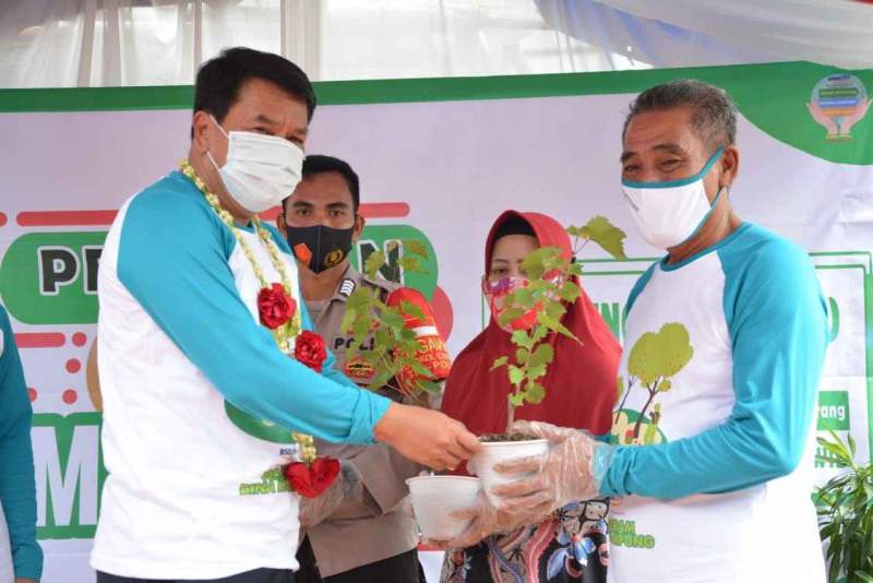 Foto : Sekretaris Daerah Kabupaten Tangerang, Moch. Maesyal Rasyid Resmikan Kampung Mantap Betul