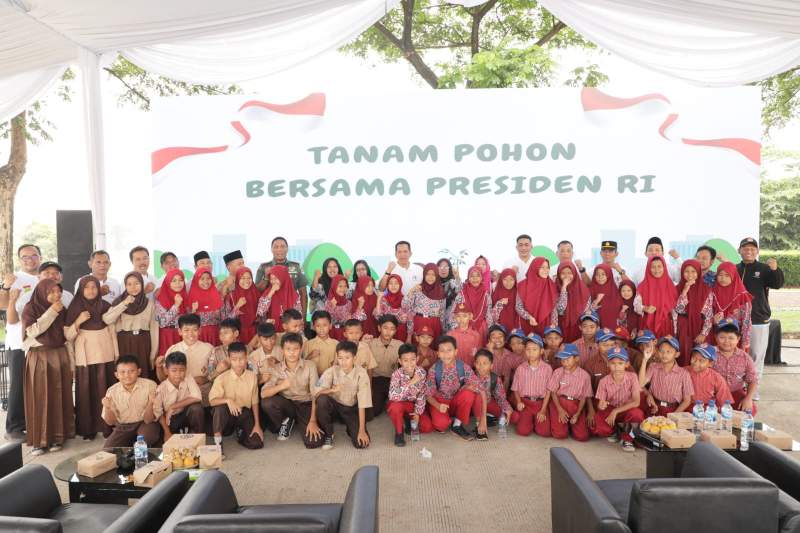 Pj Bupati Tangerang Bersama Forkopimda Tanam Pohon Serentak Dengan Presiden