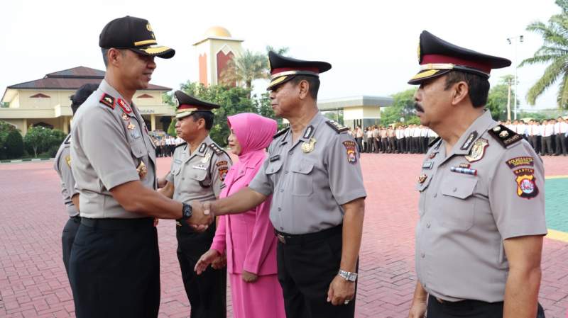 Jelang Purna Tugas, Empat Perwira Polda Banten Naik Pangkat