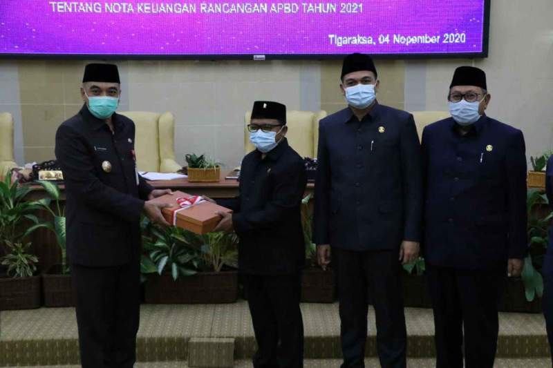 Foto : Bupati Tangerang Sampaikan Nota Keuangan RAPBD Tahun Anggaran 2021 Rp. 5,34 Triliun 