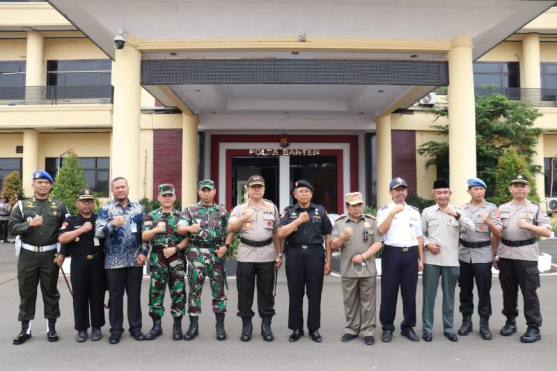 Terinpirasi Jum&#039;at Barokah, Alumni Pasca Sarjana UNAS Berikan Bantuan Warga Baduy