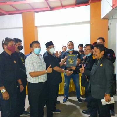 Foto : Ari As&#039;ari Marnan Terima SK DPC BPPKB Dari Ketua Umum