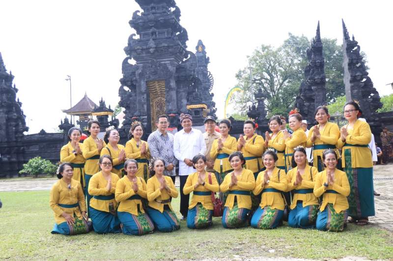 Sekda Hadiri Acara Dharma Santi Wanitian Parahyangan Agung Bhuwana Raksati