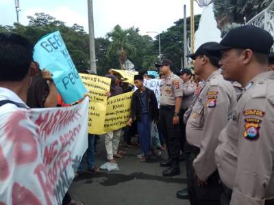 Polres Serang Kota Jaga Keamanan Demonstrasi Aliansi Masyarakat Padarincang Bersatu