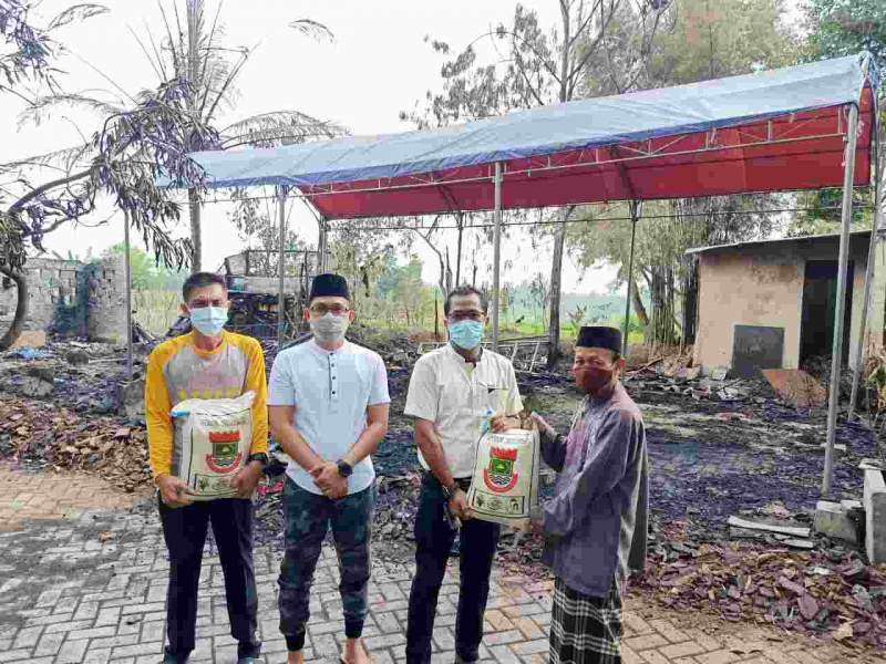 Pasca Kebakaran, Sekertaris Kecamatan Solear Sambangi Pondok Pesantren Al Hidayah Cikuya