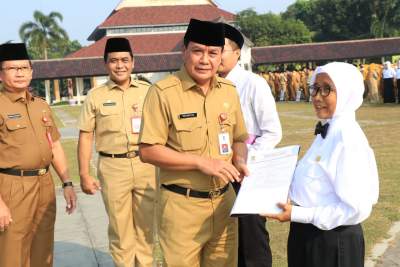 Serahkan 475 SK Bupati Tangerang Pengangkatan PPPK, Sekda Moch Maesyal Rasyid Minta PPPK Penuhi Peraturan Yang Berlaku