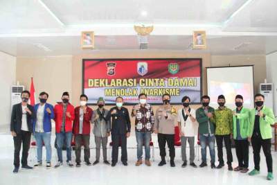 Foto : Forkompimda Bersama Tokoh Agama, BEM, OKP dan Ormas Gelar Deklarasi Cinta Damai dan Tolak Anarkisme Di Polres Lebak