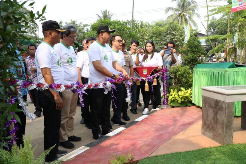 Bupati Zaki Resmikan RBRA dan Menanam Pohon di Stadion Cisauk