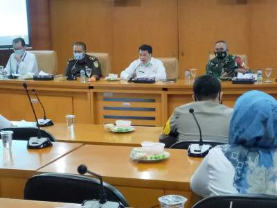 Sekda Pimpin Rapat Persiapan Vaksinasi Covid-19, Petugas Pelayanan Publik