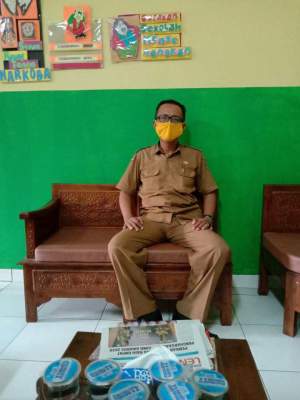 Foto : Kepala Sekolah SMPN 2 Sepatan Timur