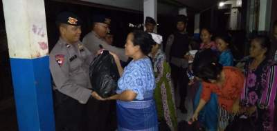 Memberi Kenyamanan Para Pengungsi Tsunami, Brimob Polri Lakukan Patroli Malam